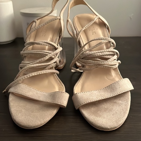 Cream Block Heel - Picture 2 of 4